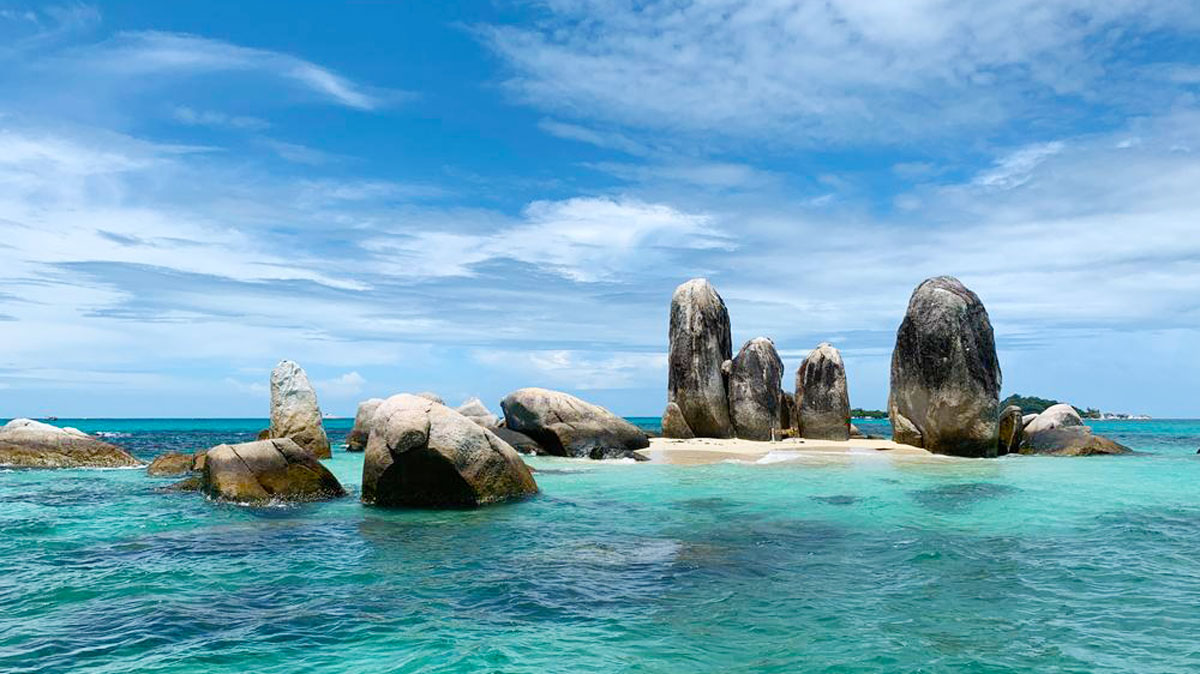 Batu Berlayar Belitung
