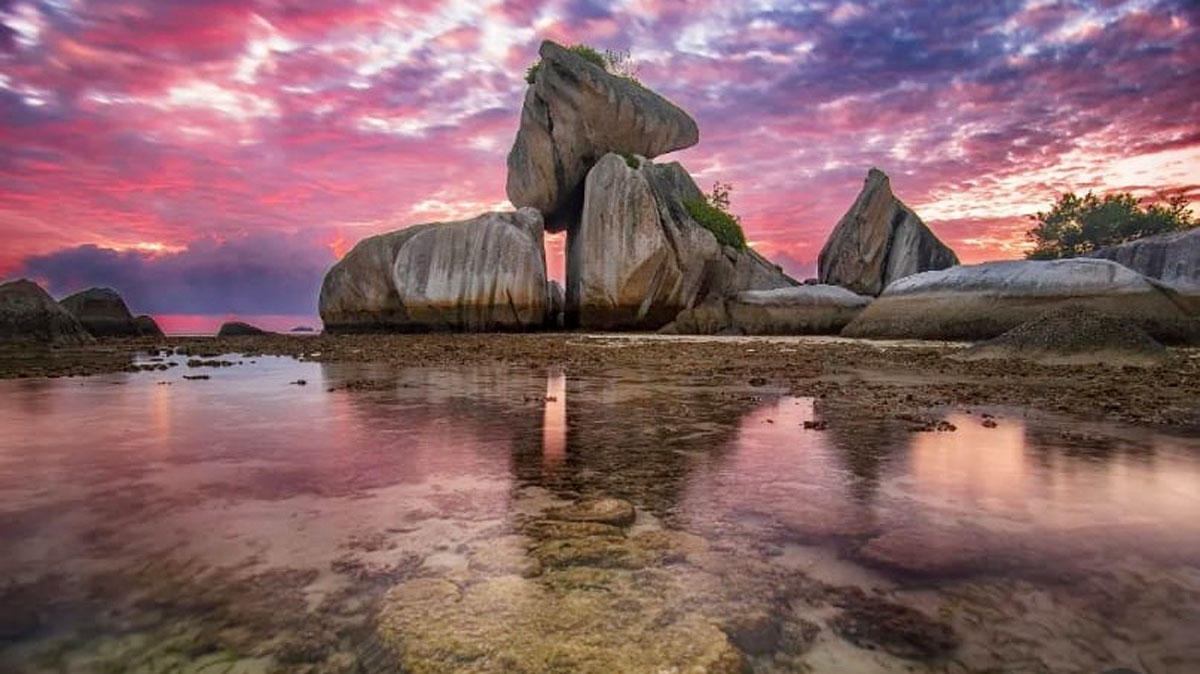 Batu burung Garuda Belitung
