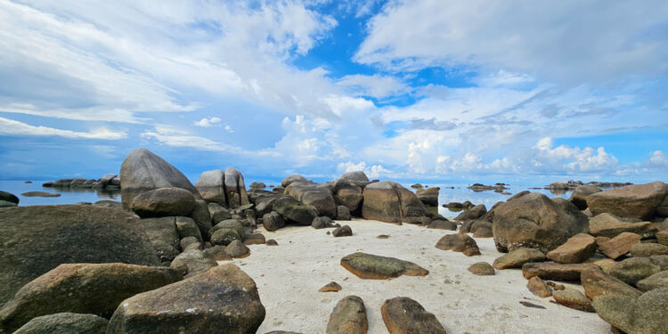 Keunikan Batu Granit Pantai Belitung