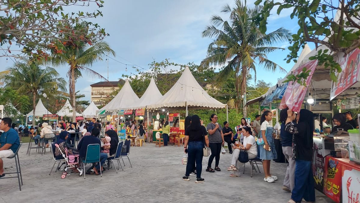 bazar tepi pantai belitung