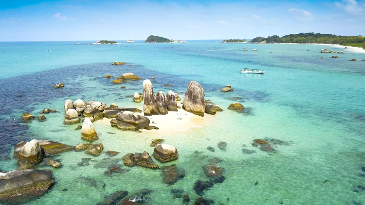 pulau batu berlayar belitung