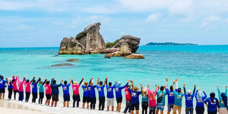 rekomendasi hotel belitung view pantai
