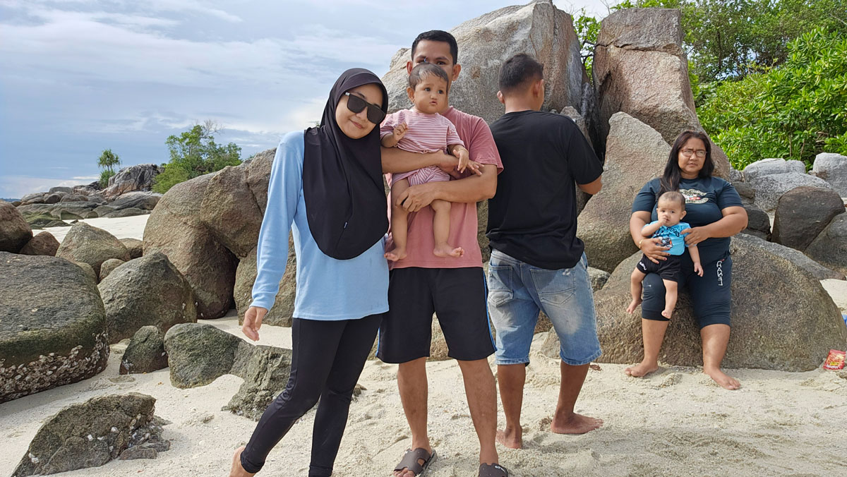 Wisatawan pantai belitung