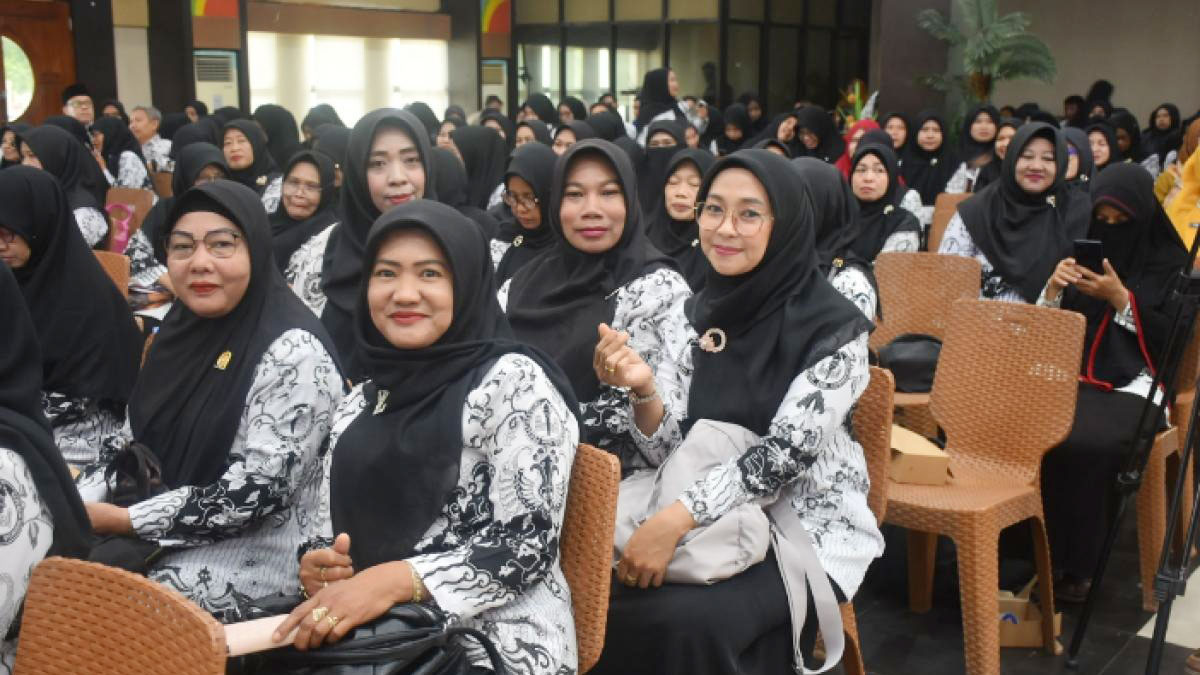 Guru di Belitung Timur