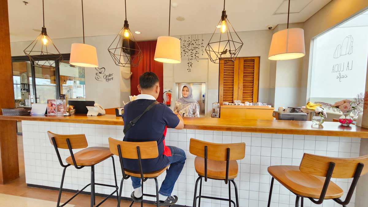 Suasana Kafe La Lucia Belitung