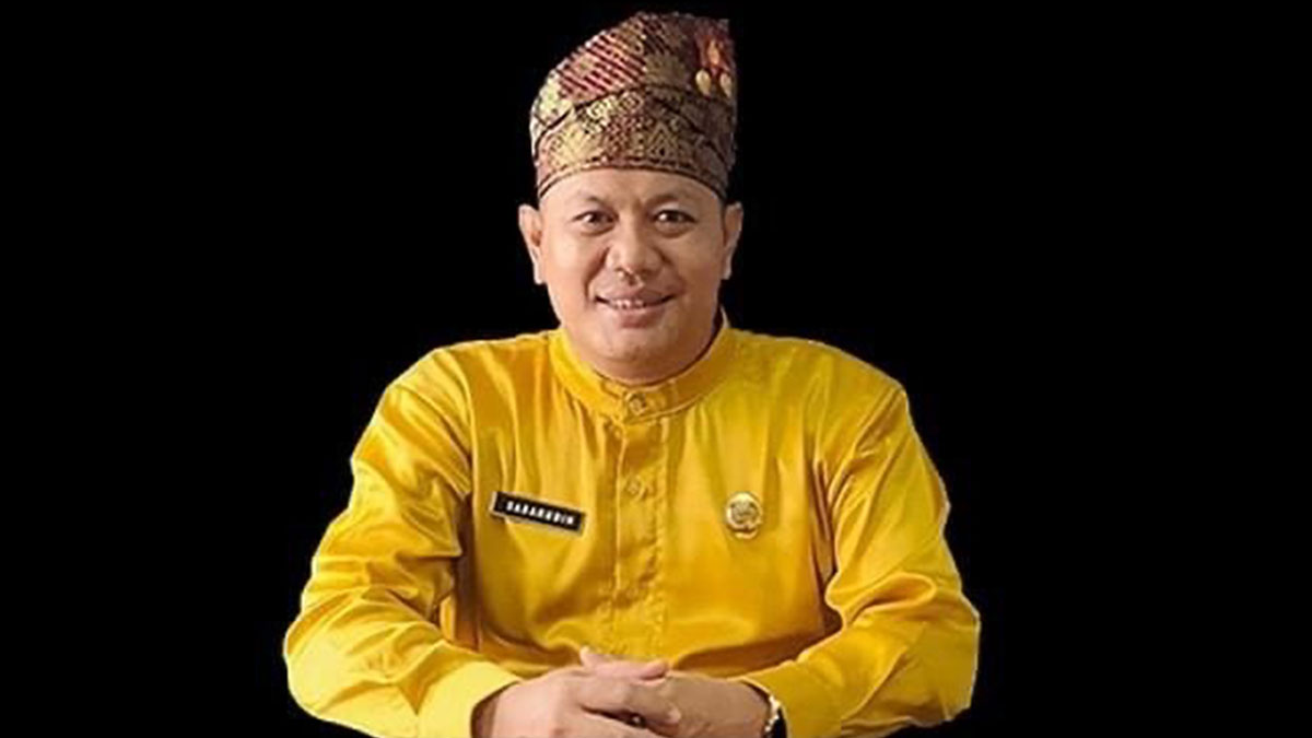 Kepala SMAN 1 Manggar, Sabarudin